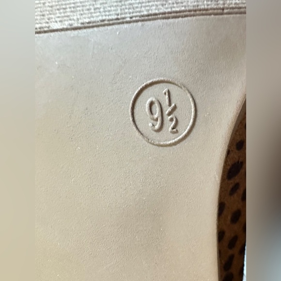 NWT. Women's Emma Leopard Print Ankle Bootie Brown - Universal Thread Size 9.5 - Picture 9 of 10